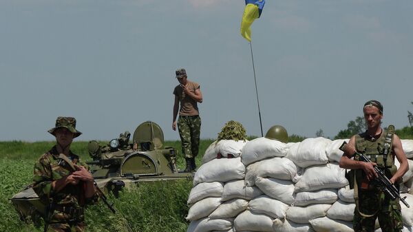 Украинские военные в населенном пункте Амвросиевка Донецкой области