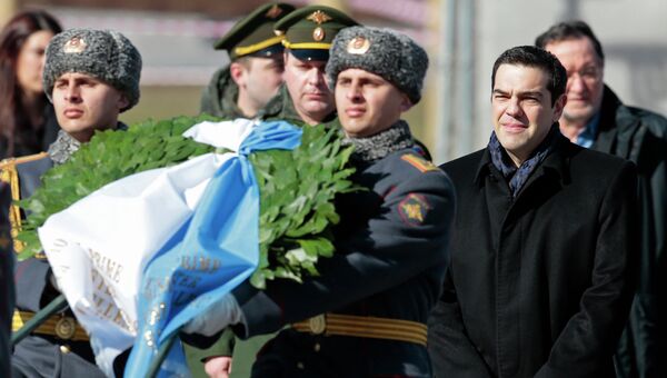 Премьер-министр Греции Алексис Ципрас на церемонии возложения венков у Могилы Неизвестного Солдата в Москве