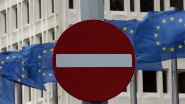 Флаги Евросоюза возле штаб-квартиры Еврокомиссии в Брюсселе, Бельгия