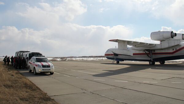 Отправка спасенных моряков и их родственников самолетом МЧС России во Владивосток