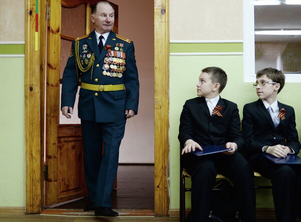 Ветеран в гимназии №4 во время Всероссийского единого урока Победы