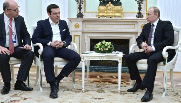 Президент России Владимир Путин и премьер-министр Греции Алексис Ципрас во время встречи в Кремле. Архивное фото.