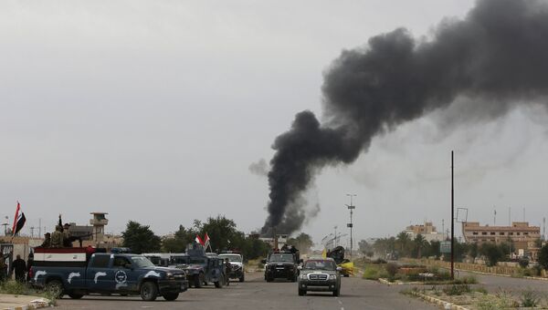 Дым на иракским городом Тикрит