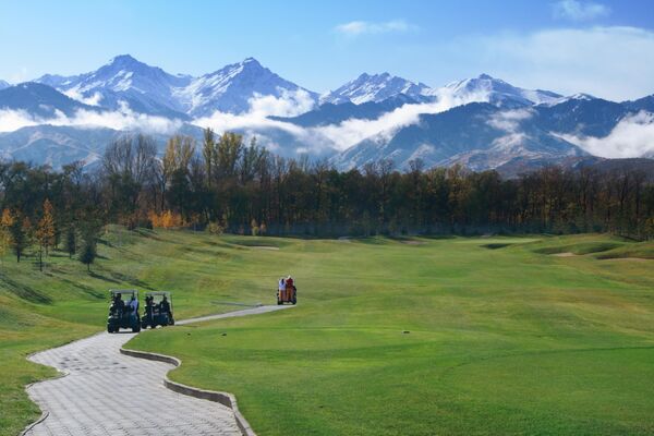 Поле для гольфа в Казахстане