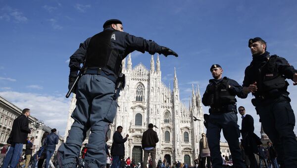 Полицейские на улице в Милане, Италия. Архивное фото