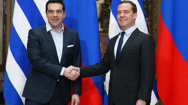 Председатель правительства РФ Д.Медведев и премьер-министр Греции Алексис Ципрас. Архивное фото