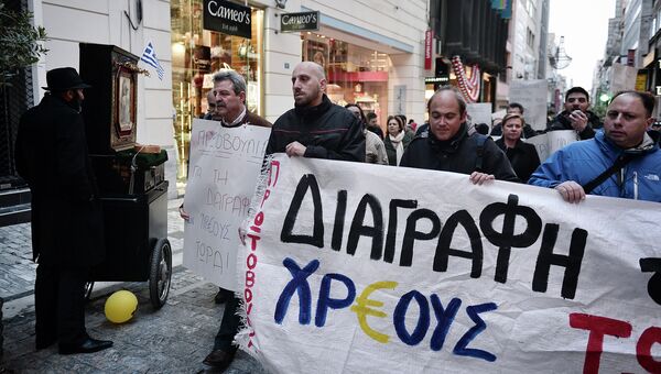 Участники акции в Афинах с требованием списать долг Греции. 9 апреля 2015