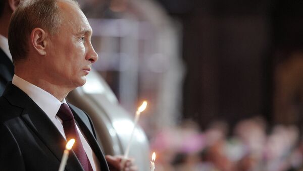 В.Путин в храме Христа Спасителя в Москве