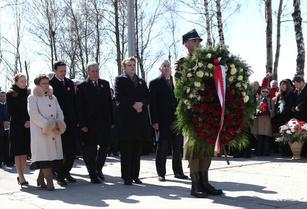 Польская делегация во время траурного мероприятия, посвященного пятой годовщине со дня авиакатастрофы польского самолета Ту-154 под Смоленском