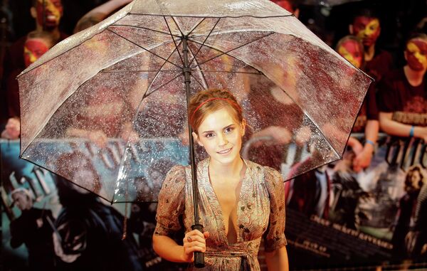 Актриса Эмма Уотсон на премьере фильма Гарри Поттер и принц-полукровка в кинотеатре в Лондоне