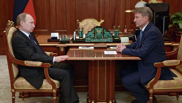 Президент России Владимир Путин и председатель правления Сбербанка РФ Герман Греф во время встречи в резиденции Ново-Огарево.