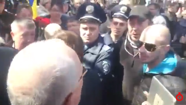 Столкновения на Аллее Славы в Одессе 10 апреля 2015