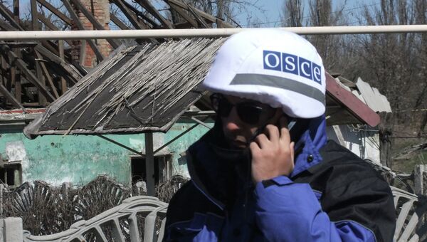 Представители ОБСЕ посетили поселок Спартак в Донецкой области. Апрель 2015