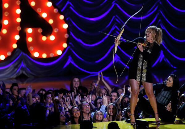 Актриса Эми Шумер открывает шоу MTV Movie Awards в Лос-Анджелесе