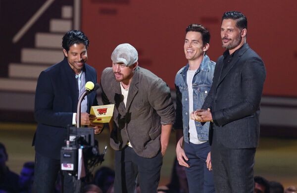 Мэтт Бомер, Адам Родригес, Ченнинг Татум и Джо Манганьелло на церемонии MTV Movie Awards в Лос-Анджелесе