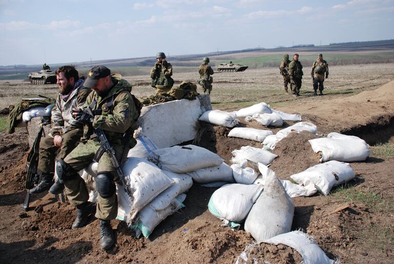 Ополченцы Донецкой народной республики (ДНР) во время учений