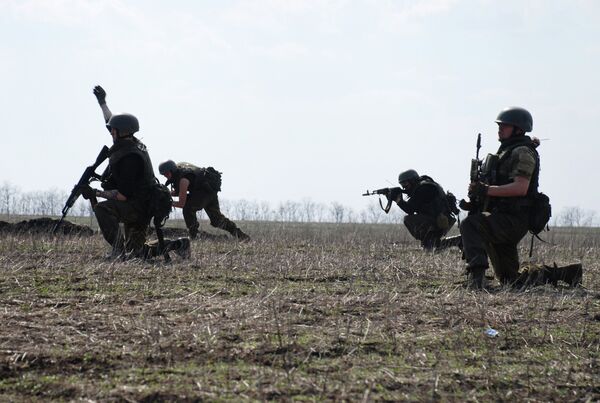 Ополченцы Донецкой народной республики (ДНР) во время учений