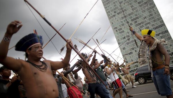 Митинг бразильских индейцев у здания конгресса южноамериканской страны