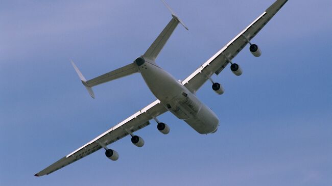 Тяжелый транспортный самолет Ан-225. Архивное фото