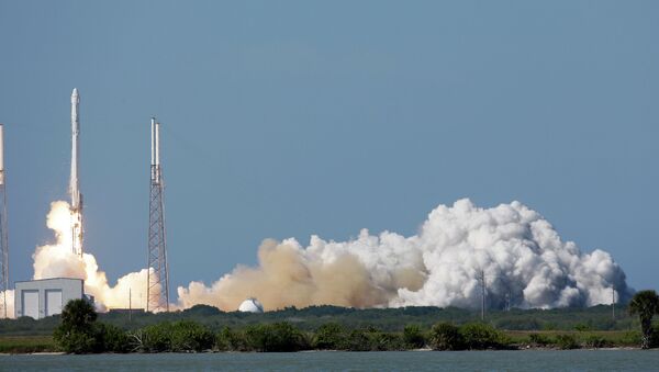 Старт ракеты SpaceX Falcon 9. Архивное фото