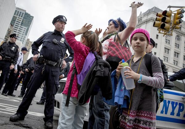 Протесты против жестокости полиции в Нью-Йорке, США