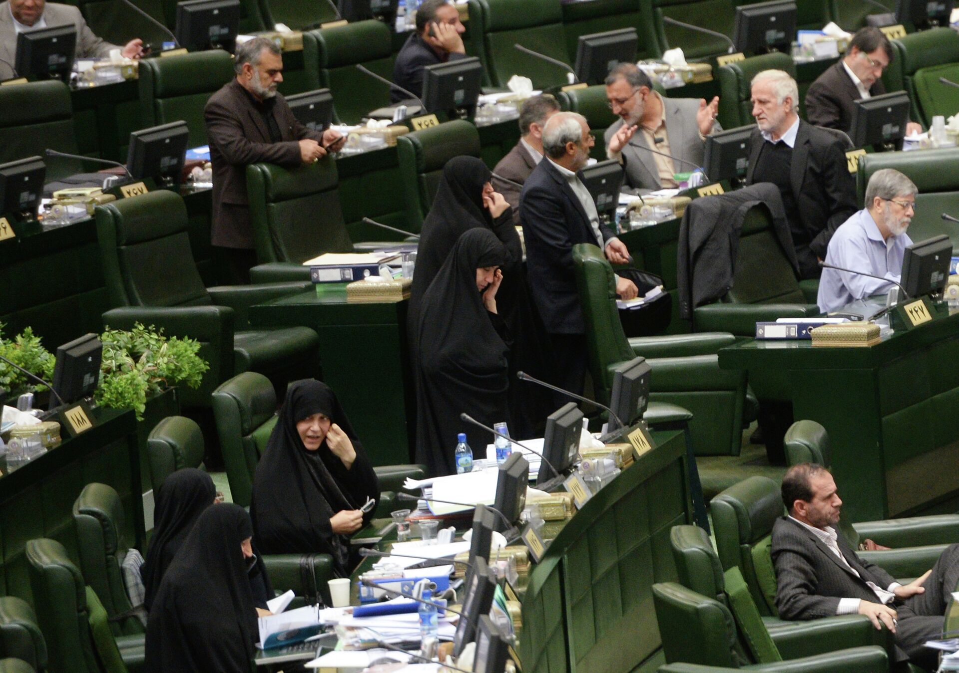 В зале заседаний парламента Ирана (Исламского консультативного совета - Меджлиса) в Тегеране - РИА Новости, 1920, 23.06.2025