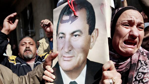 Столкновения сторонников и противников Хосни Мубарака в Каире. Архивное фото
