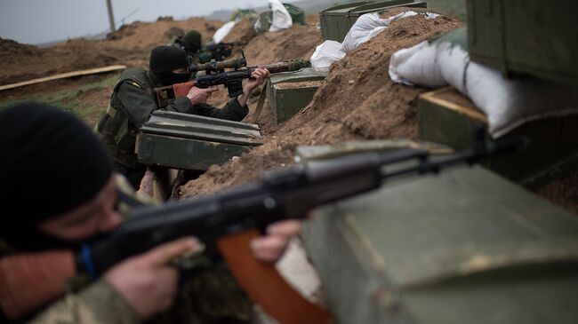 Украинские военные . Архивное фото