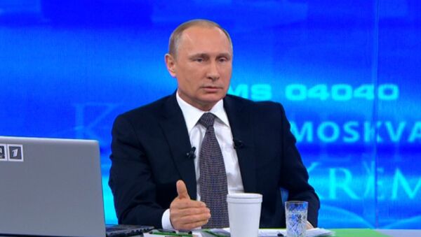 Президент России Владимир Путин отвечает на вопросы россиян в ежегодной специальной программе Прямая линия с Владимиром Путиным