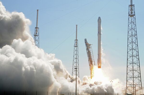 Старт ракеты SpaceX Falcon 9 с мыса Канаверал