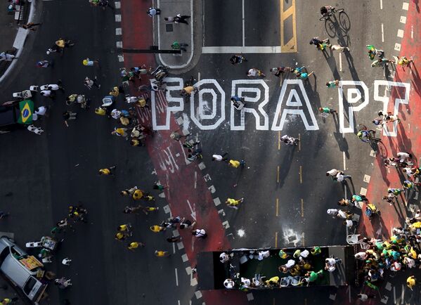 Акция протеста против президента Дилмы Руссефф в Сан-Паулу