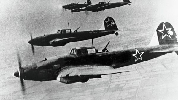 Советские самолеты летят курсом на Берлин