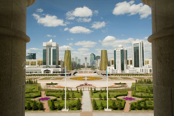 Вид на президентский дворец, Астана