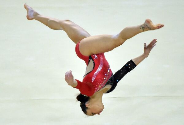 Итальянская гимнастка Ванесса Феррари во время выступления на ЧЕ по гимнастике в Монпелье, Франция