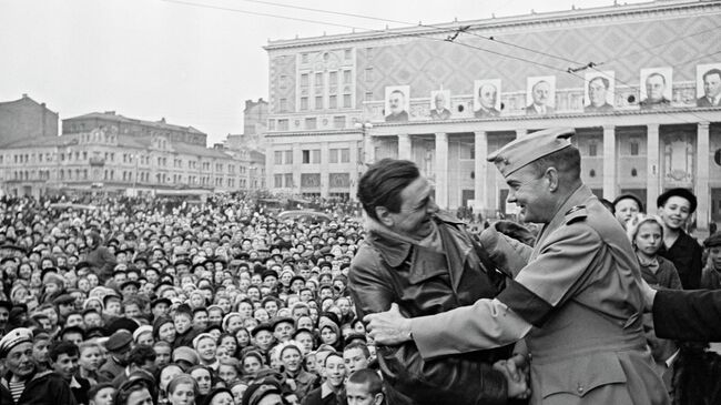 Встреча американских союзников на митинге в Москве. Архивное фото