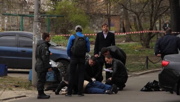 Кадры с места убийства писателя и телеведущего Олеся Бузины в Киеве