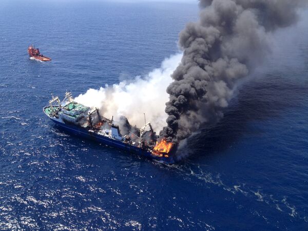 Пожар на судне Олег Найденов в канарском порту Лас-Пальмас
