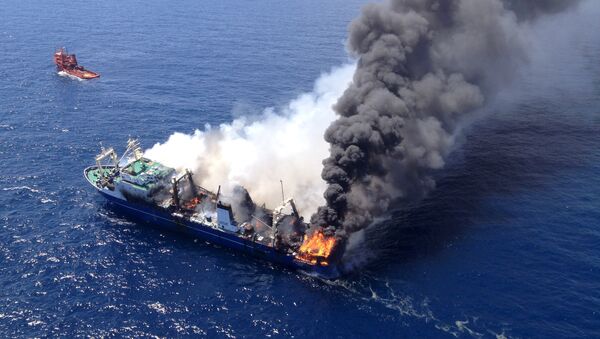 Пожар на судне Олег Найденов в канарском порту Лас-Пальмас