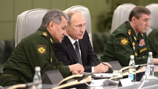 Президент РФ В.Путин посетил Национальный центр управления обороной РФ. Архивное фото