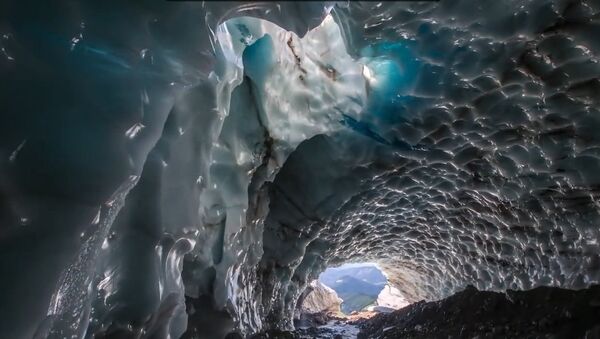 По закоулкам ледяной пещеры