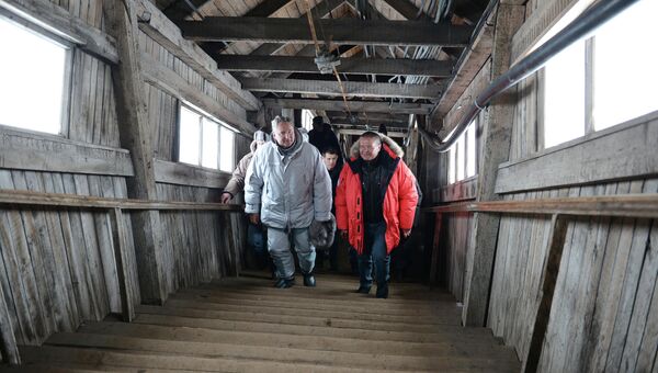 Дмитрий Рогозин и Алексей Улюкаев во время посещения шахты в городе Баренцбург на архипелаге Шпицберген