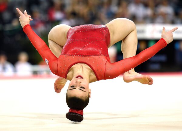 Британская гимнастка Claudia Fragapane во время выступления на ЧЕ по гимнастике в Монпелье