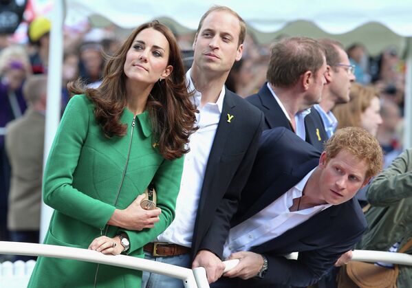 Принц Уильям, герцогиня Кэтрин и принц Гарри на велогонке Тур де Франс
