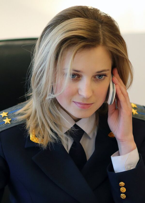 Прокурор Крыма Наталья Поклонская в своем рабочем кабинете