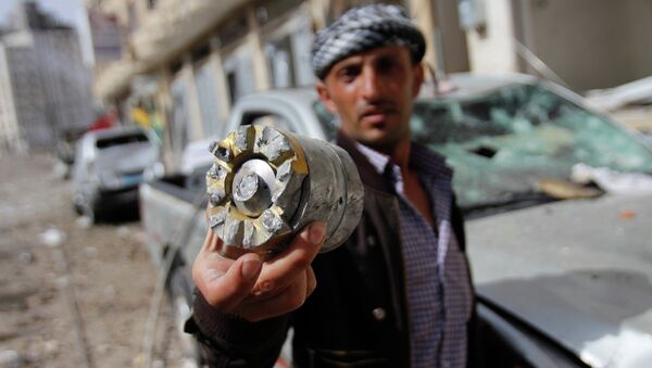 Фрагмент снаряда после авиаудара коалиции арабских стран во главе с Саудовской Аравией по ракетной базе в столице Йемена . Архивное фото