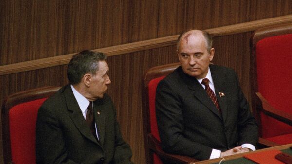 Михаил Горбачев и Андрей Громыко. 1985 год