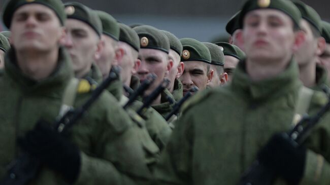 Военнослужащие на полигоне в Алабино во время совместной тренировки. Архив