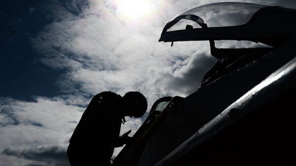 Истребитель МиГ-29 пилотажной группы Стрижи во время подготовки к военному параду в честь 70-й годовщины Победы