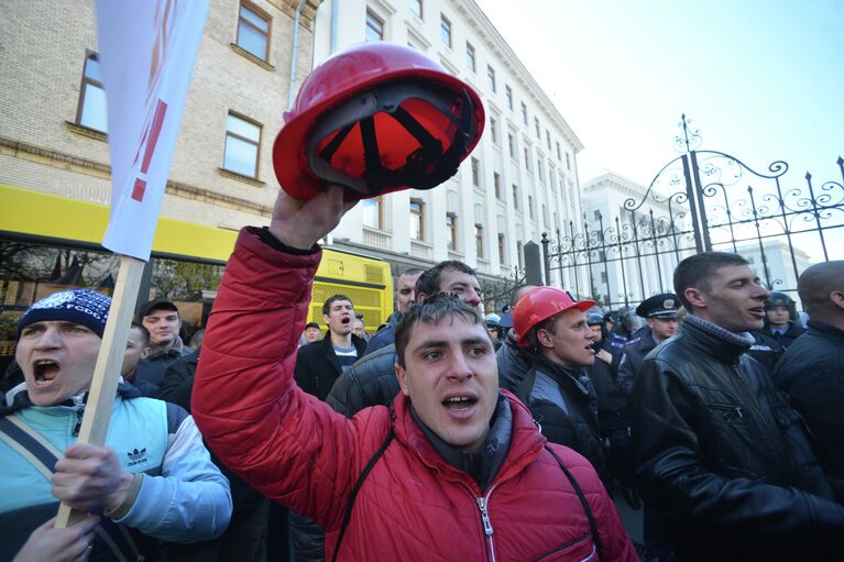 Акция протеста шахтеров у здания Верховной рады Украины