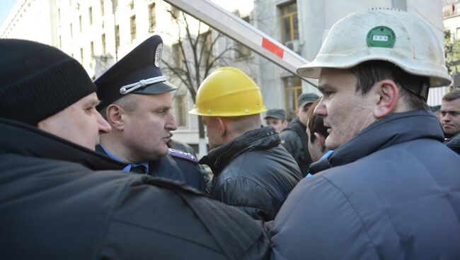 Акция протеста шахтеров у здания Верховной рады Украины